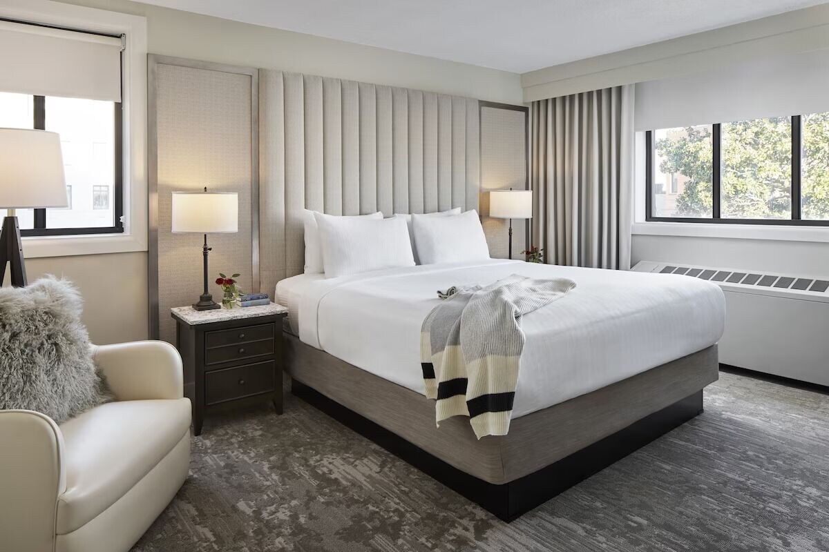 Stylish King Stay w/ Full Kitchen! Steps to Historical Landmarks | Pet Friendly!