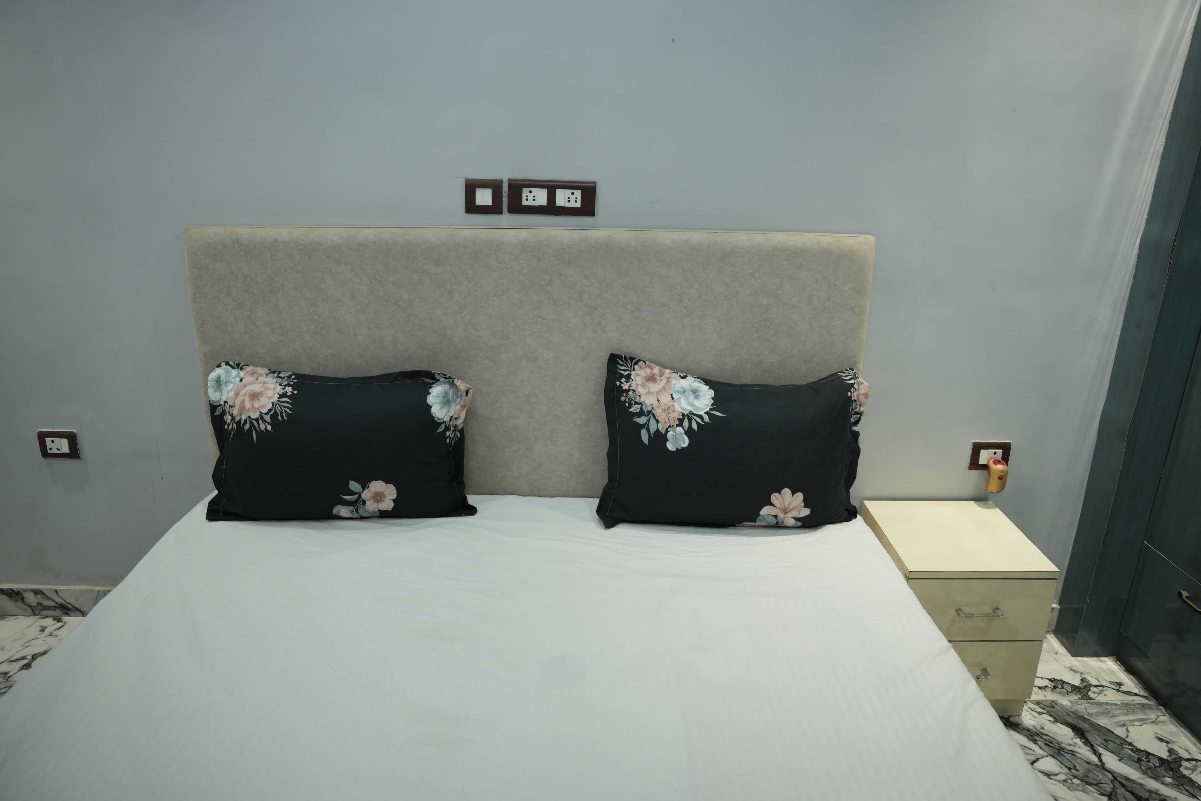 Habitación doble superior | Espacio para trabajar con laptop y wifi gratis 