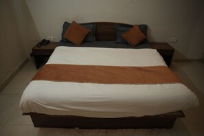 Deluxe Double Room, City View | Laptop workspace, free WiFi