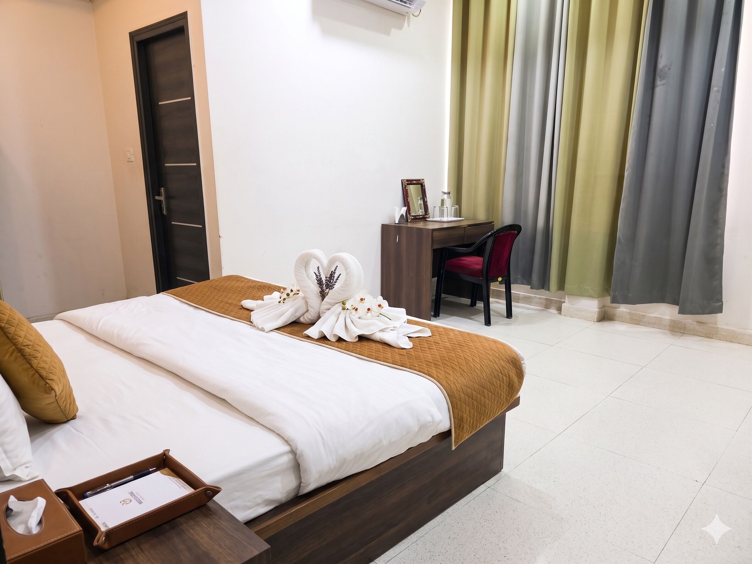 Superior Double Room | Laptop workspace, free WiFi