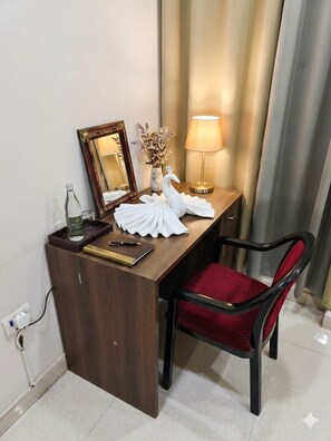 Laptop workspace, free WiFi - Virasat Vistar Gateway (Lucknow)