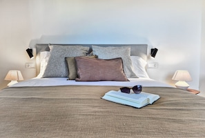 Iron/ironing board, travel cot, free WiFi, bed sheets