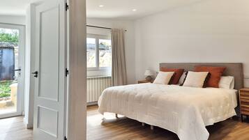 Iron/ironing board, travel crib, WiFi (free), bed sheets