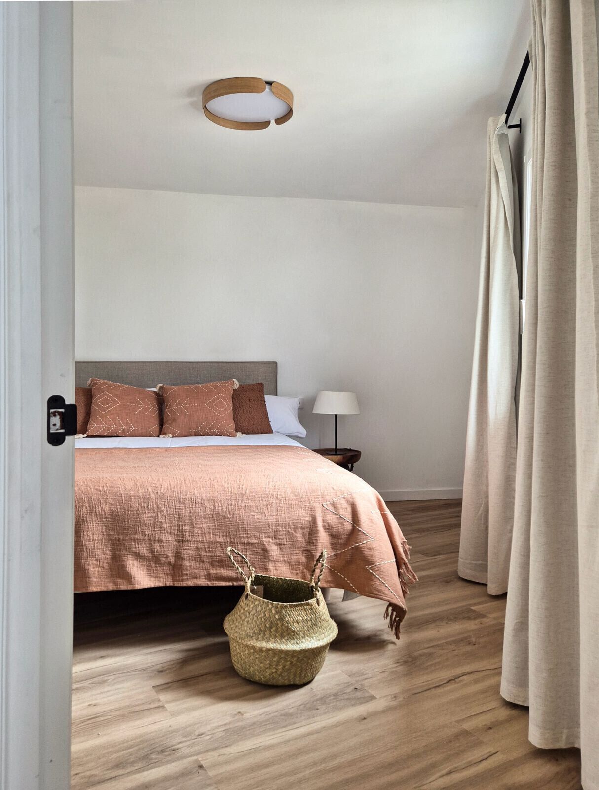 3 slaapkamers, een strijkplank/strijkijzer, reisbedje, gratis wifi