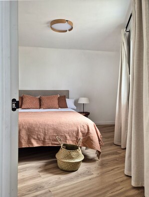 3 bedrooms, iron/ironing board, travel cot, free WiFi