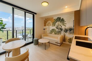 TV - Luxury Beachside Oasis (Miami Beach)