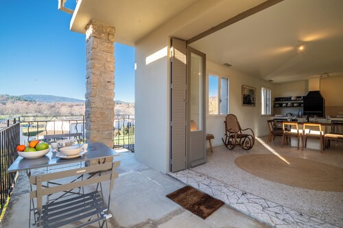 Villa with private pool, garden, breathtaking views and full airco / wifi