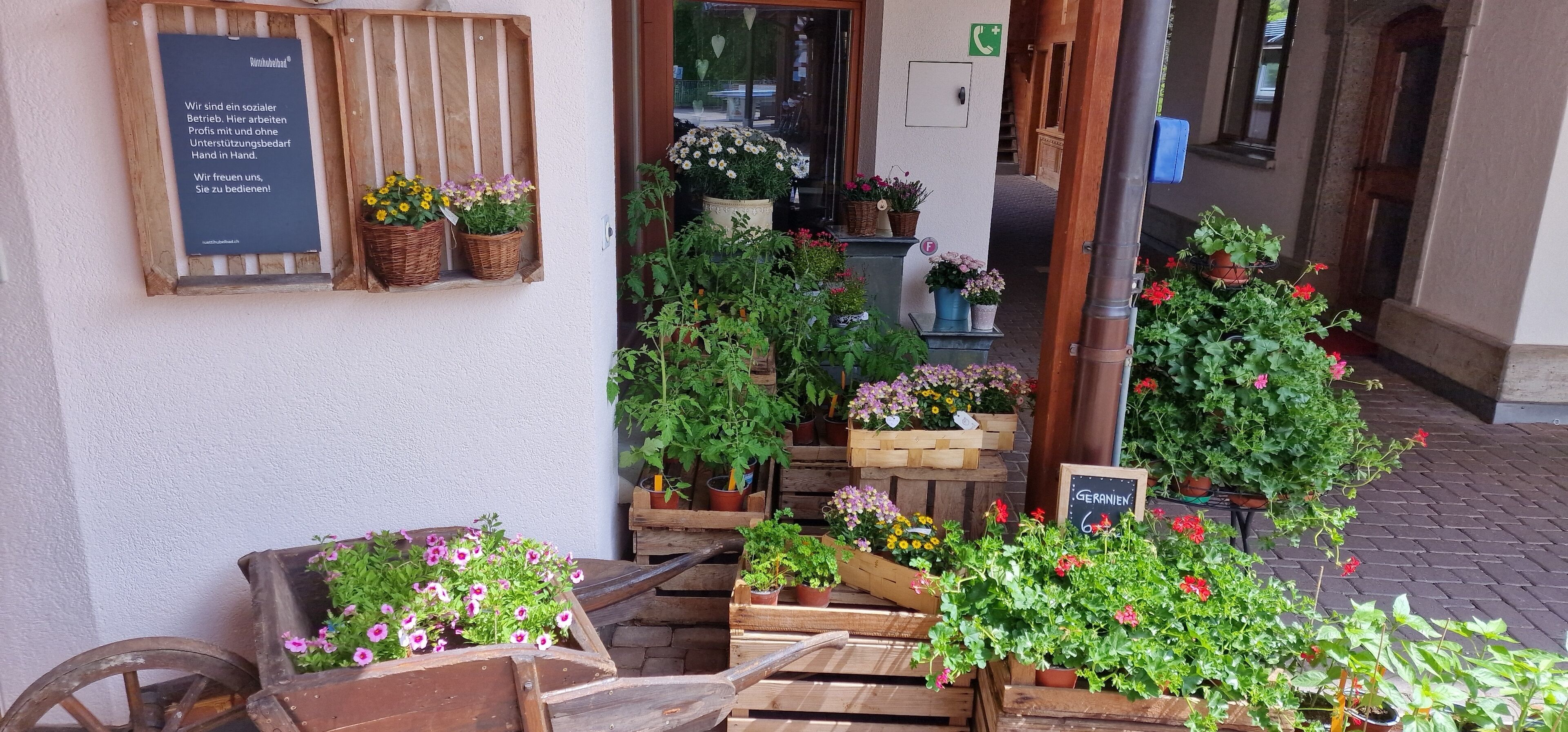 Pintu masuk properti