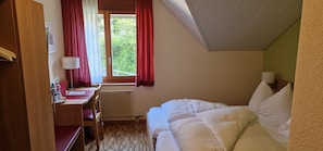 Laptop workspace, blackout curtains, iron/ironing board, free WiFi