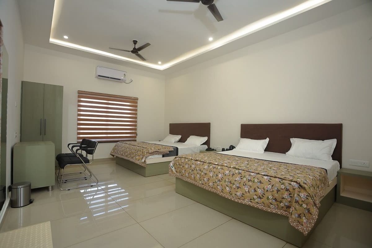 Family Quadruple Room, City View | Desk, free WiFi