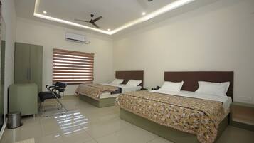 Family Quadruple Room, City View | Desk, free WiFi