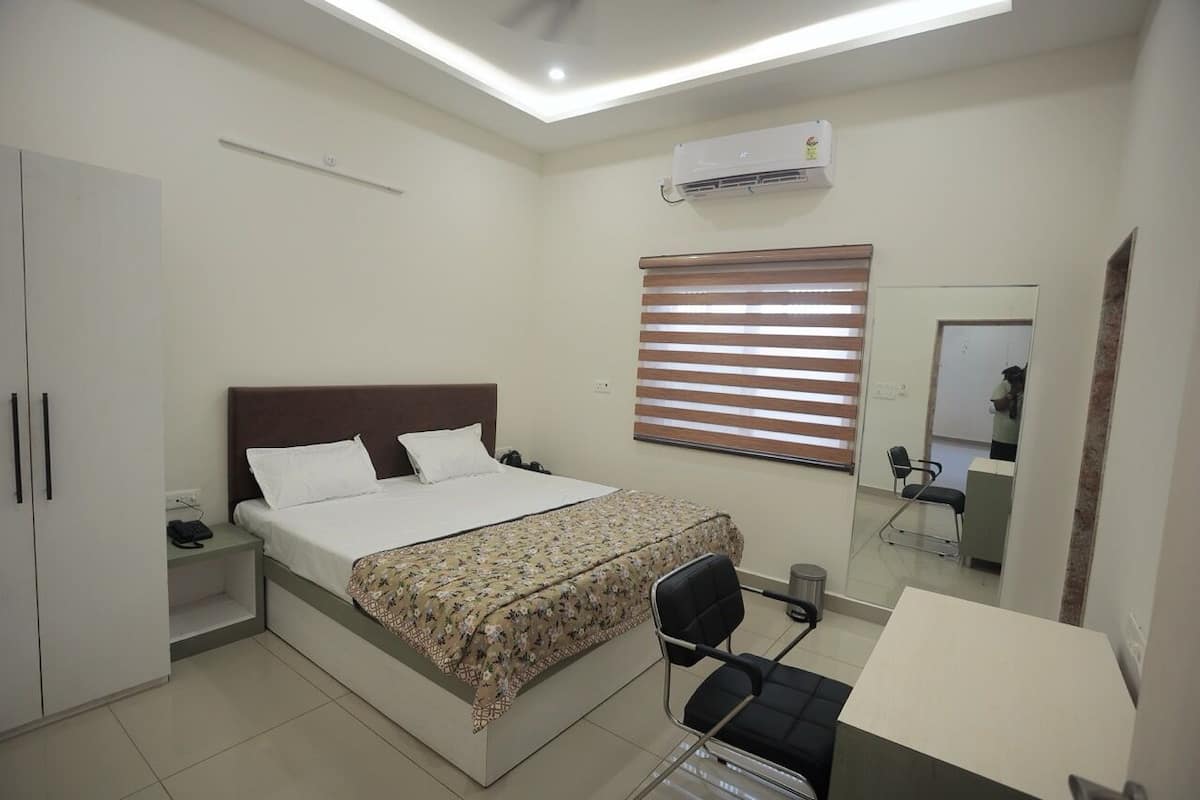 Superior Double Room, City View | Desk, free WiFi