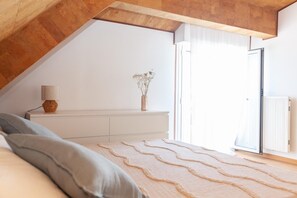 2 habitaciones, tabla de planchar con plancha, wifi y ropa de cama 