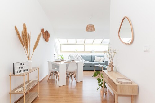 Sea soul apartment, cozy and bright oasis by the sea