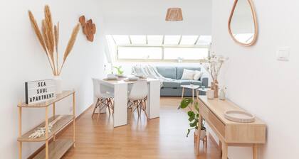 Sea soul apartment, cozy and bright oasis by the sea