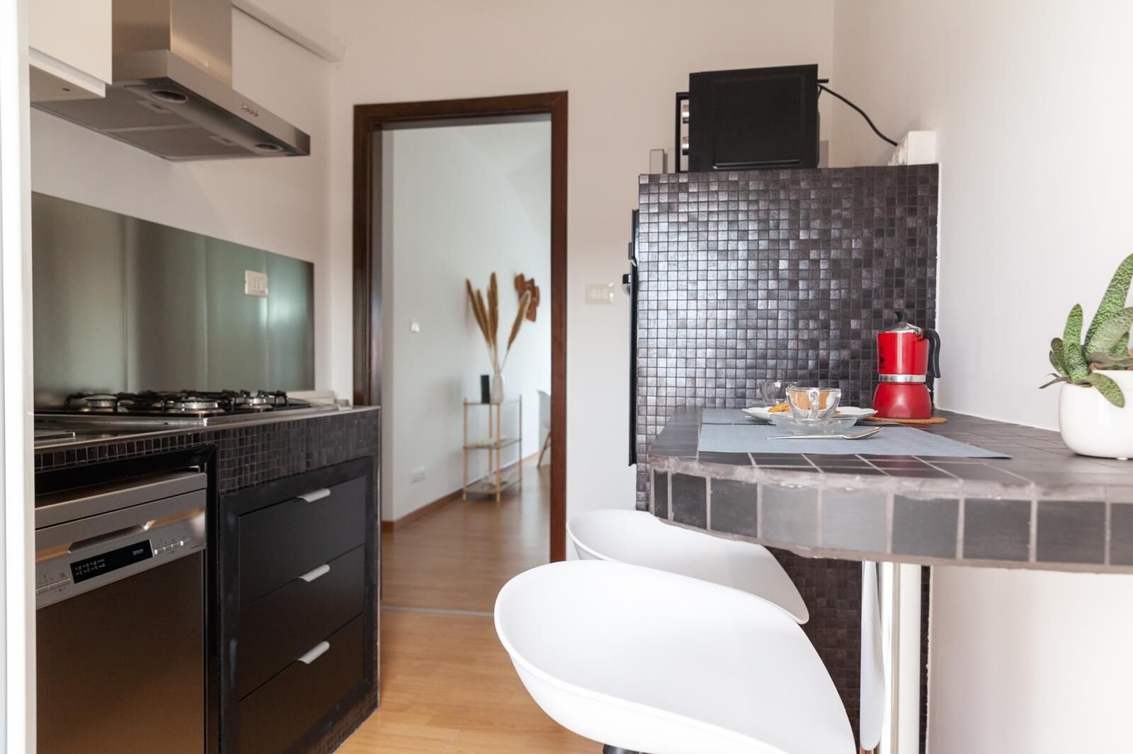 Mikrowelle, Ofen, Herdplatte, Geschirrspüler