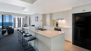 Private kitchen - Sky Lounge 4BR Sub Penthouse (Gold Coast)