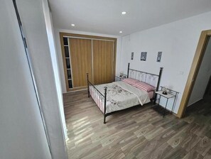 3 bedrooms, WiFi, bed sheets - Havre de paix à gambetta (Oran)