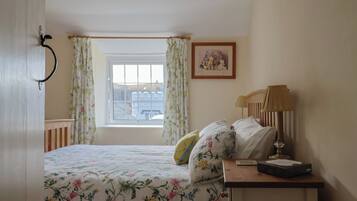 2 bedrooms, individually decorated, individually furnished, free WiFi