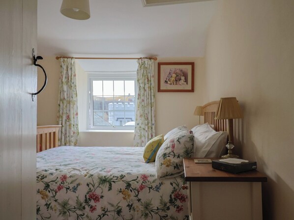 2 bedrooms, individually decorated, individually furnished, free WiFi