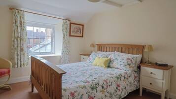 2 bedrooms, individually decorated, individually furnished, free WiFi