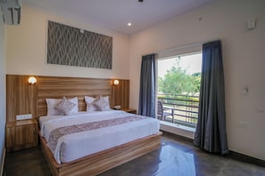 Premium bedding, down comforters, memory foam beds, rollaway beds - Corbett Jungle Resort (Ramnagar)