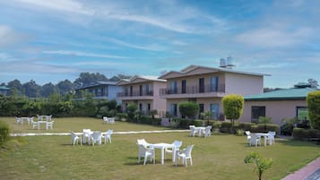 Vista frontal de la propiedad