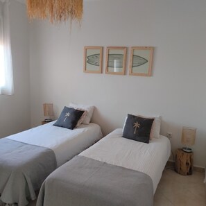 2 chambres, fer et planche Ă repasser, accĂšs Ă Internet, literie fournie