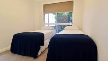 3 عدّة غرف نوم وواي فاي مجانًا وملاءات أسرّة