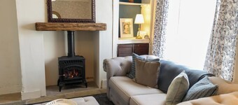 Ruby Cottage is a boutique retreat in Penrith, just steps from shops, pubs and restaurants, and moments from the Lake District. With stylish comfort and a private patio, it’s the perfect base for romantic escapes or small group adventures.