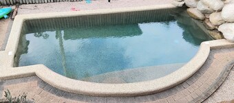 Cairns City Apartment w/salt water pool - close to the Esplanade & shops.