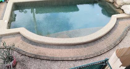 Cairns City Apartment w/salt water pool - close to the Esplanade & shops.