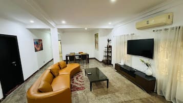 Apartment, 2 Bedrooms, Non Smoking, Kitchen | Living area