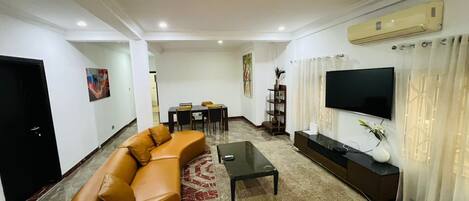 อพาร์ทเมนท์, 2 ห้องนอน, ปลอดบุหรี่, ห้องครัว | บริเวณนั่งเล่น