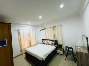 Apartment, 2 Bedrooms, Non Smoking, Kitchen | Free WiFi - DK ESTATES (Accra)