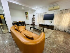 Apartment, 2 Bedrooms, Non Smoking, Kitchen | Living area