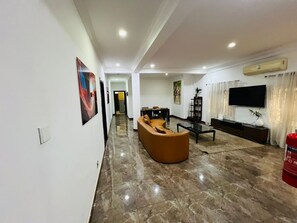Apartment, 2 Bedrooms, Non Smoking, Kitchen | Living area