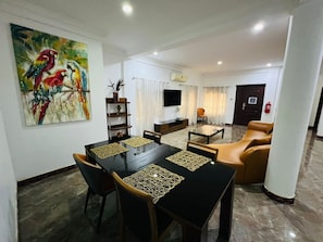 Apartment, 2 Bedrooms, Non Smoking, Kitchen | Living area