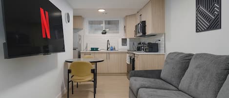 Smart TV, biblioteca musical y estéreo