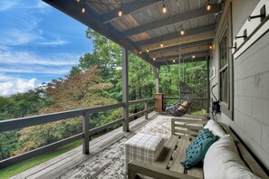 Terrace/patio - Gorgeous mountain view cabin rental, hot tub, firepit, WiFi, pet-friendly (Ellijay)