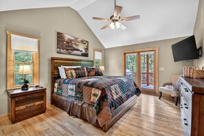 3 bedrooms, iron/ironing board, free WiFi, bed sheets - Private, full-fenced yard, family-sized cabin rental in Ellijay (Ellijay)