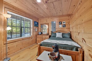 2 chambres, bureau, fer et planche à repasser, accès au Wi-Fi (inclus)