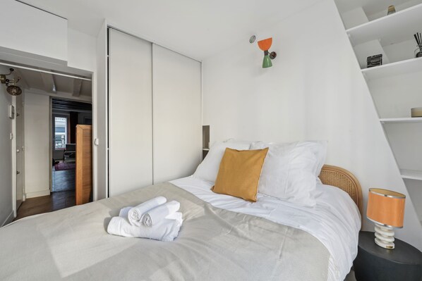 City Apartment, 1 Double Bed, Non Smoking, City View | Iron/ironing board, free WiFi