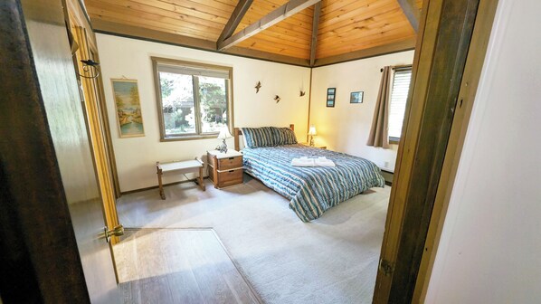 2 bedrooms, iron/ironing board, Internet, bed sheets