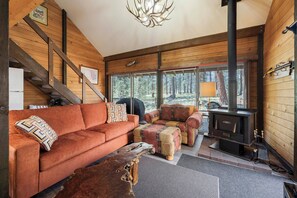Smart TV, fireplace - Cluster Cabin 13 - SHARC! Rustic Cabin, Location Close to River Access (Sunriver)