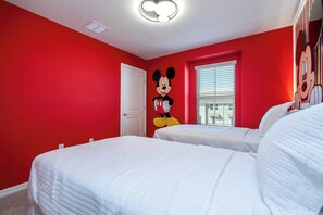 5 bedrooms, iron/ironing board, WiFi, bed sheets