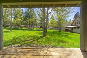 Property grounds - Circle Four 14 - Hot Tub, SHARC Passes, Community Pool (Sunriver)