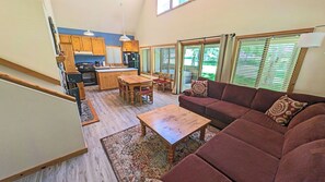 TV, fireplace - Circle Four 14 - Hot Tub, SHARC Passes, Community Pool (Sunriver)