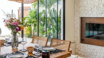 Repas dans la chambre