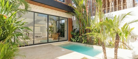 Private pool